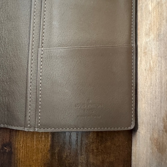 Louis Vuitton Brazza wallet - Picture 10 of 13